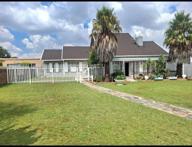 3 BEDROOM HOUSE FOR SALE IN GREENHILLS